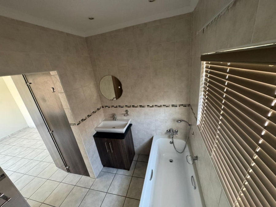 3 Bedroom Property for Sale in Waterkloof East North West